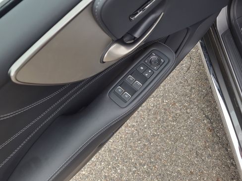 Used 2022 Lexus LS 500h AWD w/ Luxury Package image 14