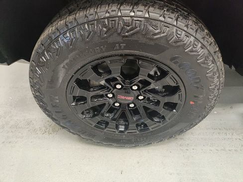 New 2026 GMC Canyon Elevation w/ Convenience Package image 17