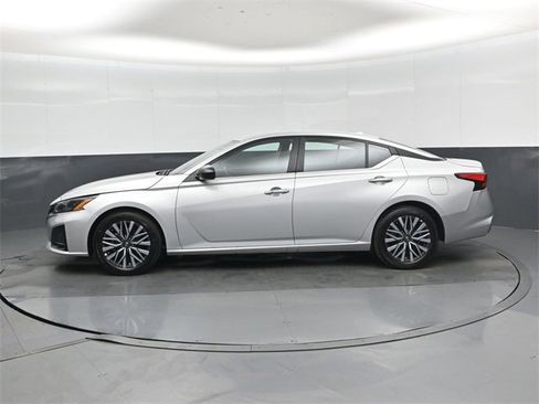 Used 2025 Nissan Altima 2.5 SV image 7