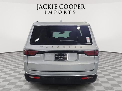 Used 2022 Jeep Wagoneer Series III w/ Premium Group I AWD/4WD image 6