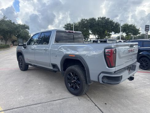 Used 2025 GMC Sierra 2500 AT4 w/ AT4 Premium Plus Package AWD/4WD image 11