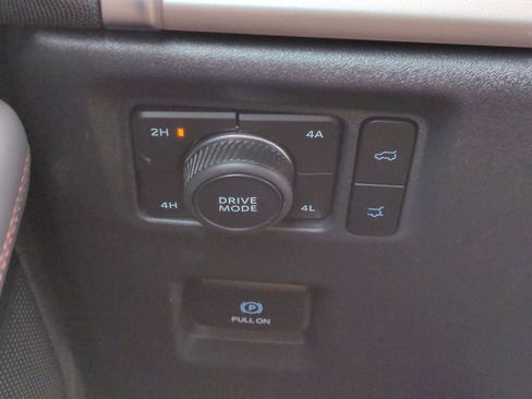 Used 2025 Ford Expedition Active AWD/4WD image 28