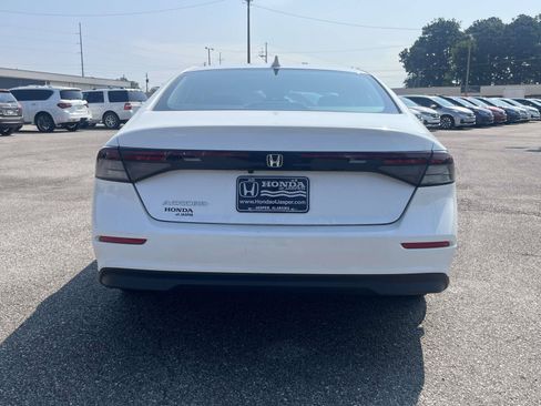 Used 2023 Honda Accord EX image 4