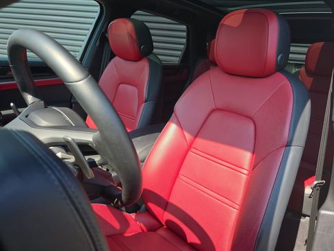Certified 2025 Porsche Cayenne E-Hybrid AWD/4WD image 5