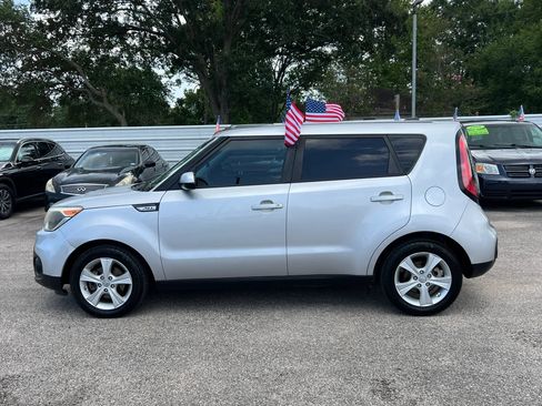 Used 2017 Kia Soul FWD image 9