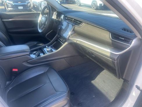 Used 2023 Jeep Grand Cherokee Limited AWD/4WD image 4