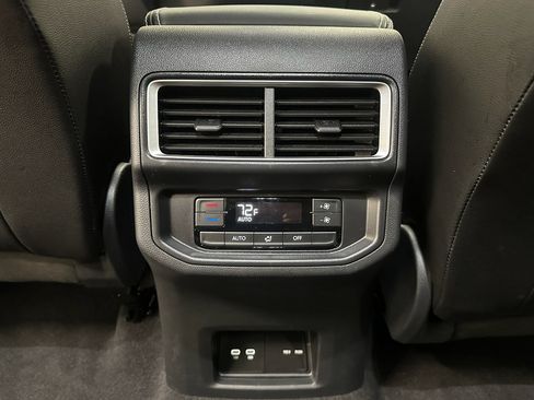 Used 2025 Volkswagen Atlas SE image 35