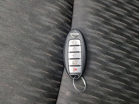 Used 2018 Nissan Rogue SV image 32