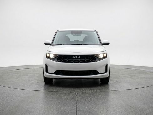 Used 2025 Kia Soul LX w/ LX Technology Package image 2