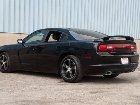 Used 2013 Dodge Charger SE RWD image 15