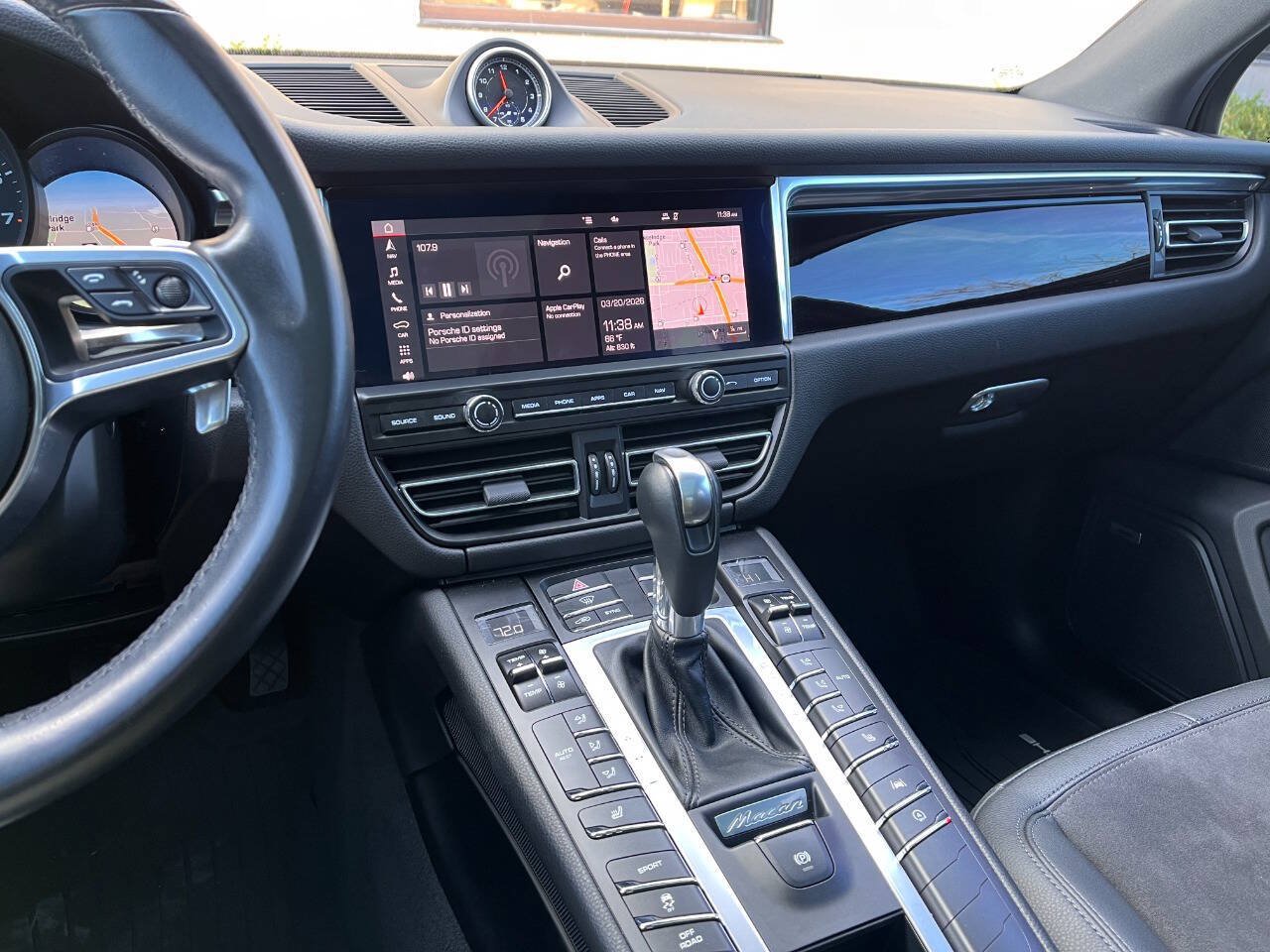 Used 2021 Porsche Macan AWD/4WD image 12