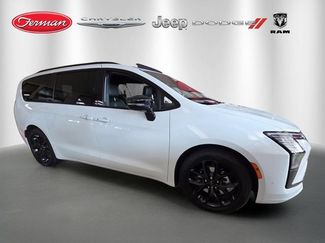 New 2027 Chrysler Pacifica Limited w/ S Appearance Package FWD video 1
