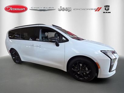 New 2027 Chrysler Pacifica Limited w/ S Appearance Package