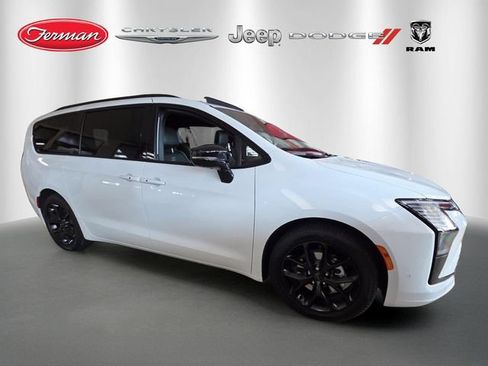 New 2027 Chrysler Pacifica Limited w/ S Appearance Package FWD image 1