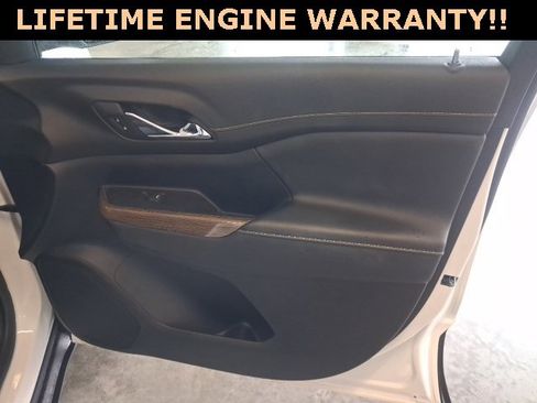 Used 2023 GMC Acadia SLE w/ Driver Convenience Package image 28