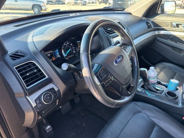 Used 2016 Ford Explorer XLT w/ Equipment Group 202A FWD image 10