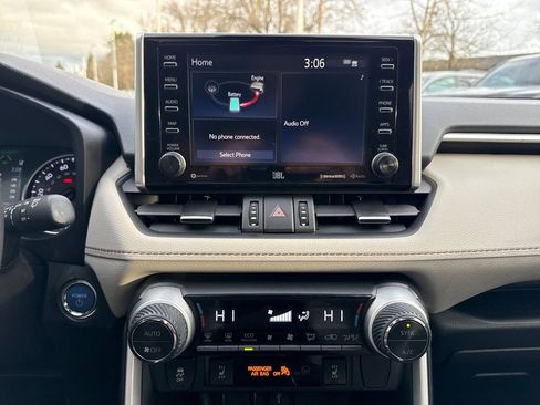 Used 2021 Toyota RAV4 XLE Premium image 13