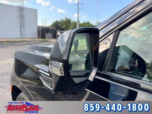Used 2024 GMC Yukon XL AT4 w/ AT4 Premium Plus Package AWD/4WD image 18