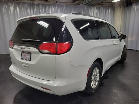 Used 2021 Chrysler Voyager Lxi image 8