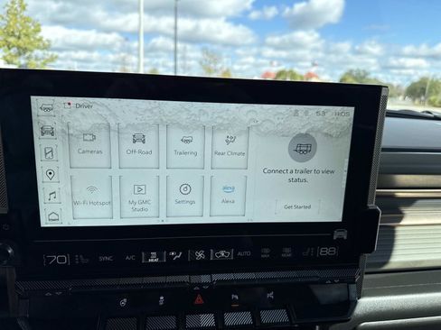 Used 2025 GMC Hummer EV 2X w/ LPO, Roof Cross Rail Package image 24