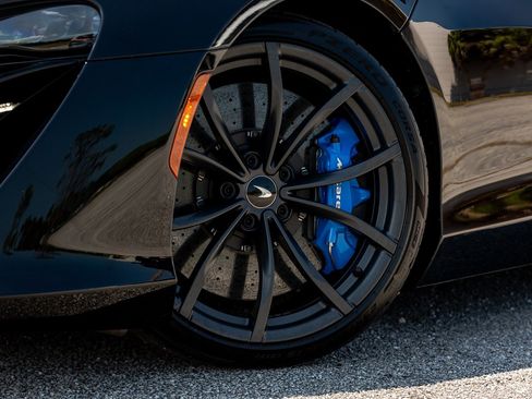 Used 2023 McLaren Artura image 28