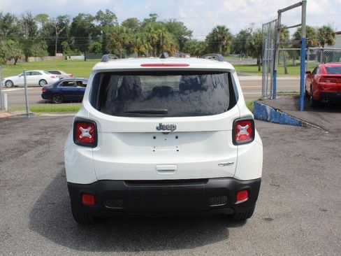 Used 2018 Jeep Renegade Latitude image 4