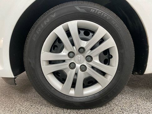 Used 2017 Chevrolet Sonic LT image 22