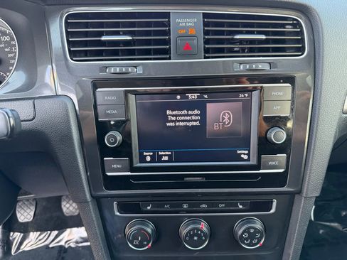 Used 2020 Volkswagen Golf 4-Door image 22