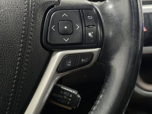 Used 2018 Toyota Highlander XLE image 30