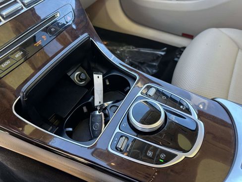 Used 2019 Mercedes-Benz GLC 300 4MATIC w/ Premium Package image 30