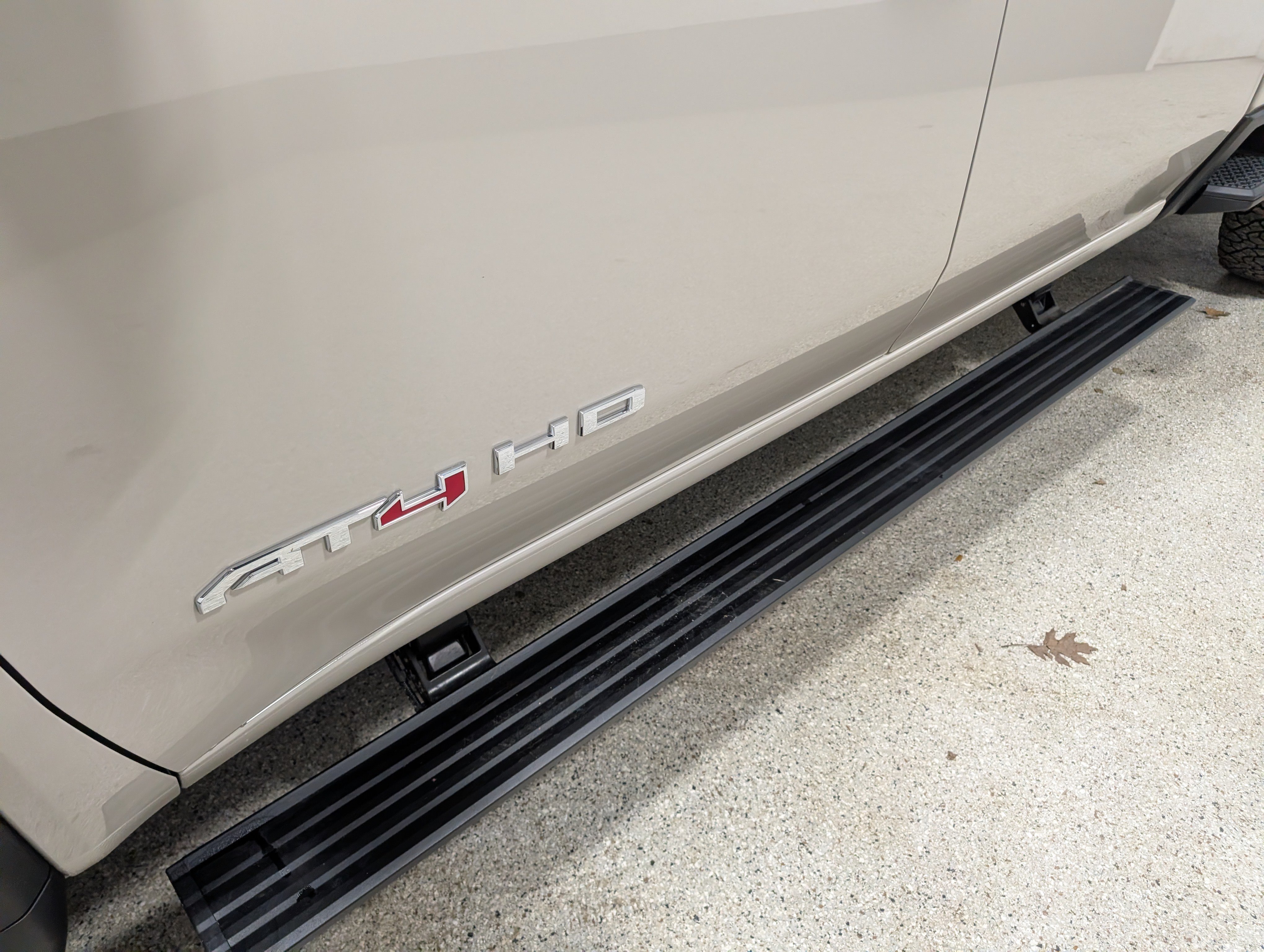 Used 2026 GMC Sierra 3500 AT4 w/ AT4 Premium Plus Package AWD/4WD image 9