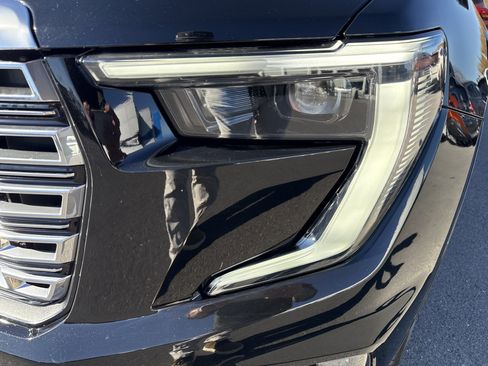 Used 2025 GMC Acadia Denali image 9