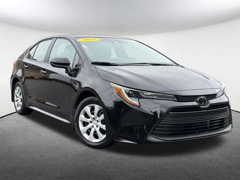 Used 2025 Toyota Corolla LE FWD image 2