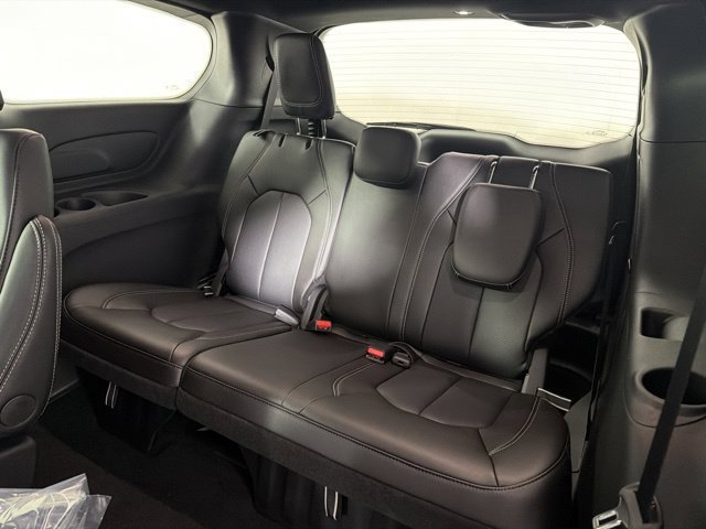 New 2027 Chrysler Pacifica Select FWD image 30