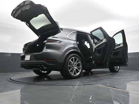 Certified 2025 Porsche Cayenne image 27