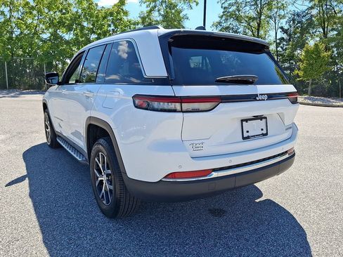 Used 2025 Jeep Grand Cherokee Limited AWD/4WD image 8