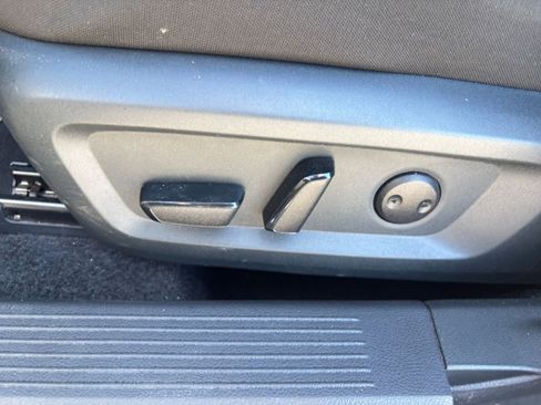Used 2025 Nissan Rogue SV FWD image 22