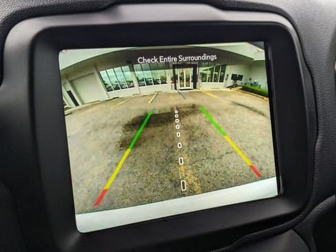 Used 2023 Jeep Renegade Latitude AWD/4WD image 28