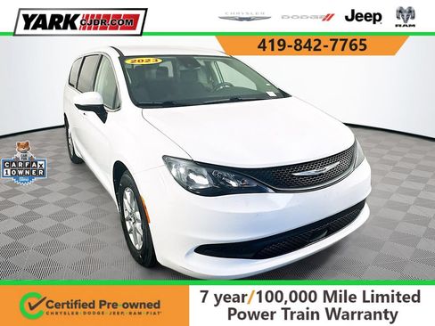 Certified 2023 Chrysler Voyager LX FWD image 1