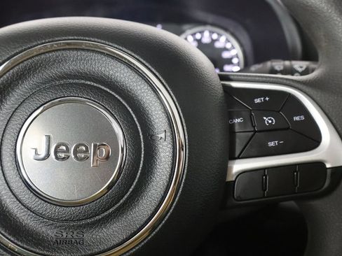 Used 2023 Jeep Renegade Latitude w/ Sun & Fun Group AWD/4WD image 10