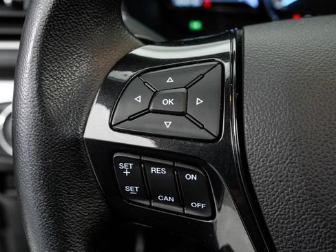 Used 2017 Ford Explorer XLT w/ Equipment Group 202A FWD image 14