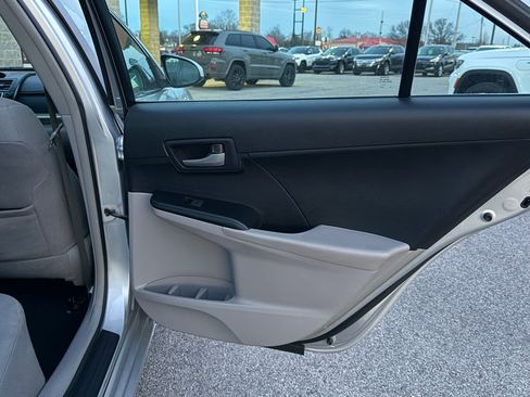 Used 2013 Toyota Camry image 19
