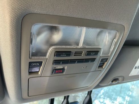 Used 2016 Toyota Highlander Limited w/ Driver Technology Package image 32