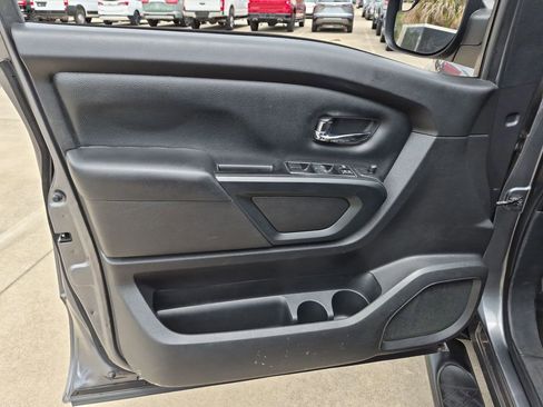 Used 2018 Nissan Titan SV w/ SV Convenience Package RWD image 27