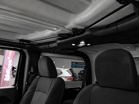 Used 2019 Jeep Wrangler Sport AWD/4WD image 37
