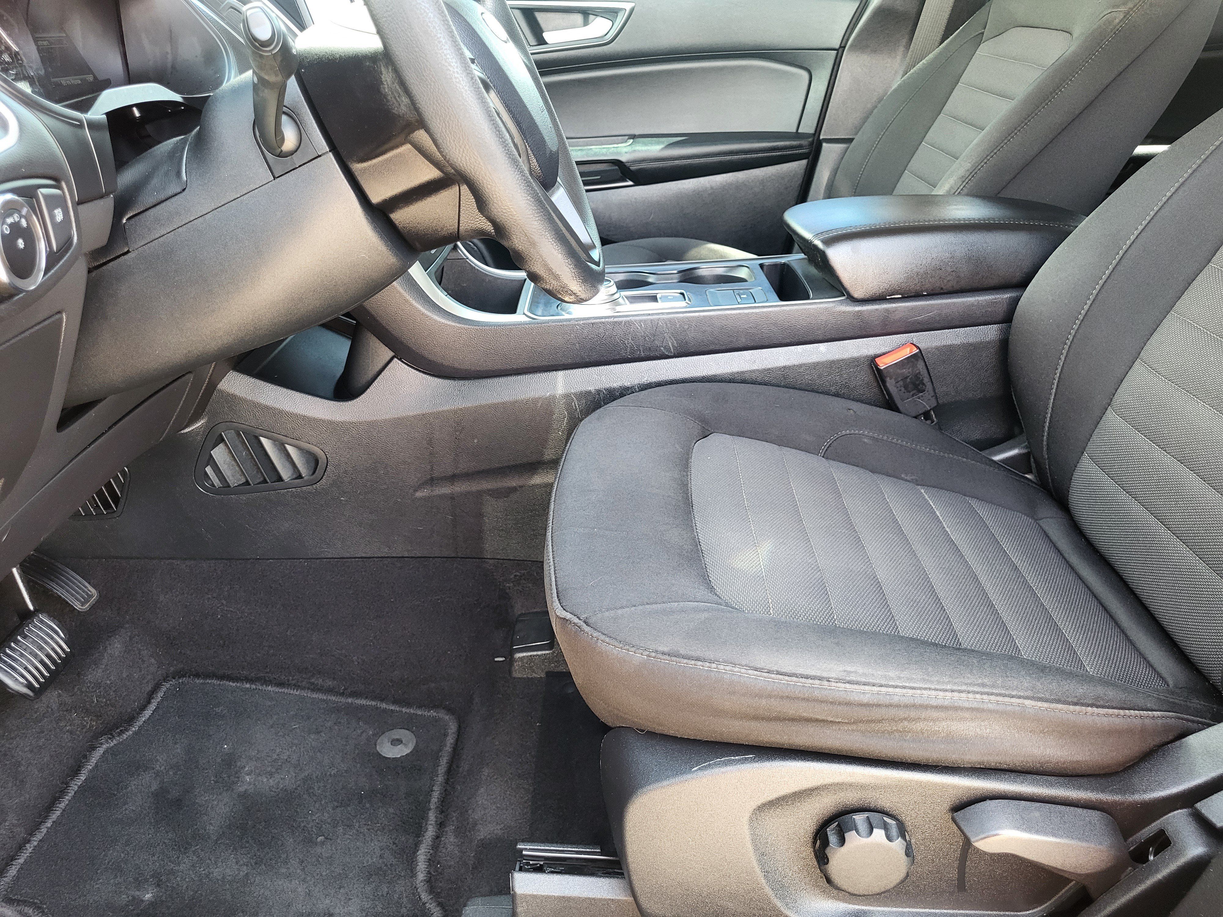 Used 2024 Ford Edge SE w/ Black Appearance Package AWD/4WD image 14