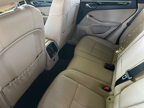 Certified 2023 Porsche Macan S AWD/4WD image 13