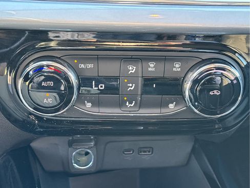 Certified 2024 Chevrolet Trax LT w/ Driver Confidence Package image 18