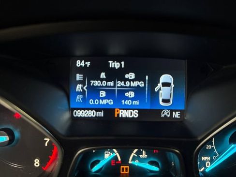 Used 2019 Ford Escape SE FWD image 2