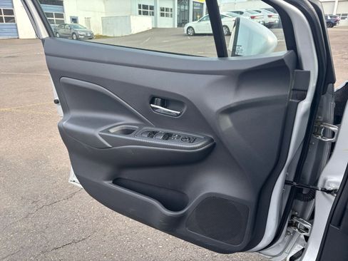 Used 2025 Nissan Versa SV FWD image 18
